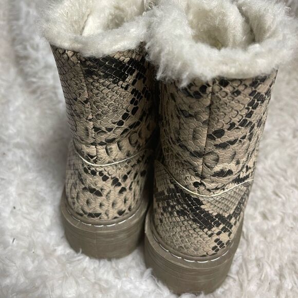 True Craft Snake Skin prints beige and black combat Boots faux fur lining SZ9M - Picture 10 of 16